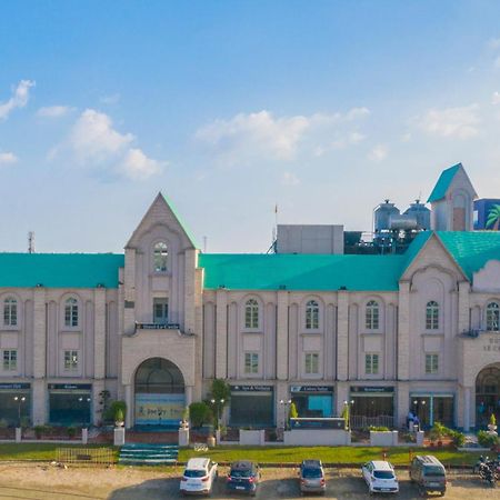 Hotel Le Castle Rudrapur Exterior foto
